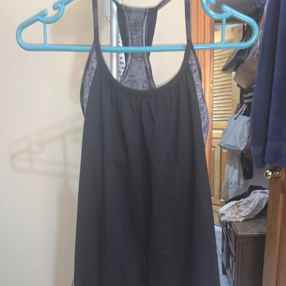 Lululemon tank - Picture 2 of 5